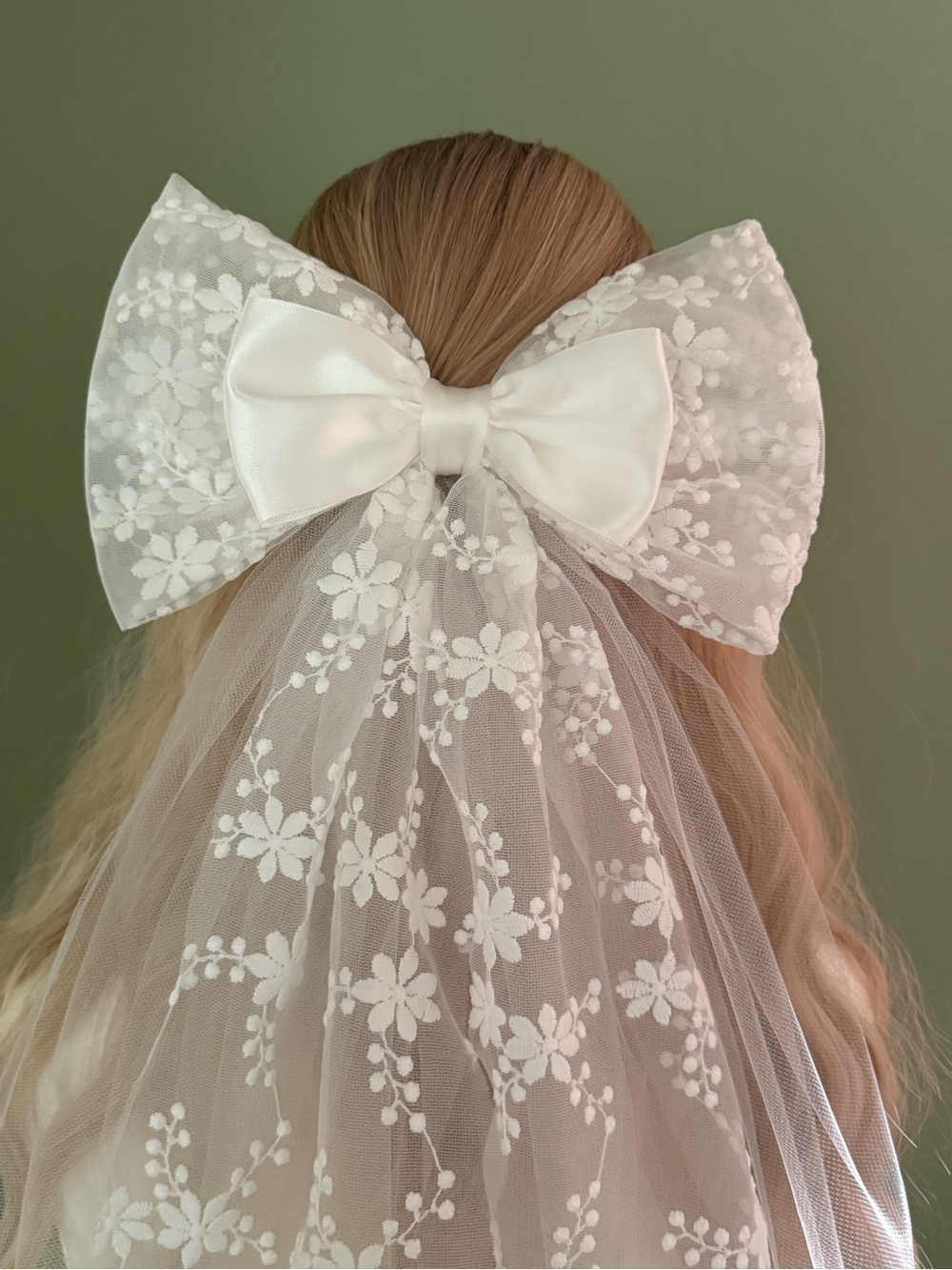 White Bridal Bow Veil, Lace Bow Wedding Veil, Embroidered Floral Veil Bow - Picture 8 of 11